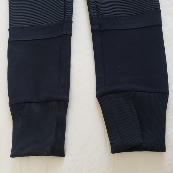 The base rib-cuffed activewear pants. - Picture 4 of 5